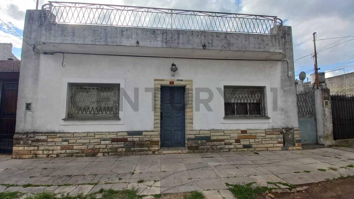 VENTA CASA 4 AMB. CON DEPARTAMENTO ADICIONAL Y FONDO — foto 1