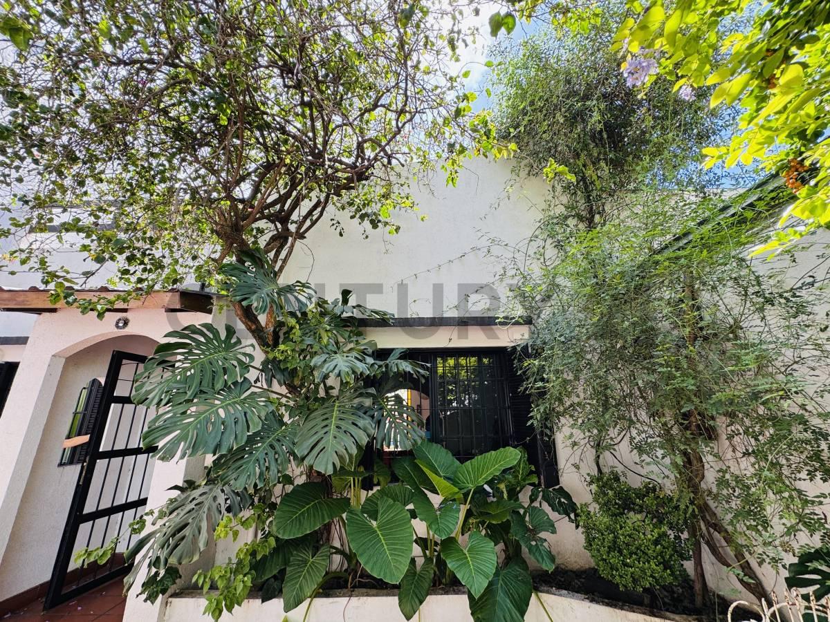 VENTA CASA 4 AMBIENTES,AMPLIO PATIO CON PARRILLA EN VICENTE LOPEZ, FLORIDA — foto 1