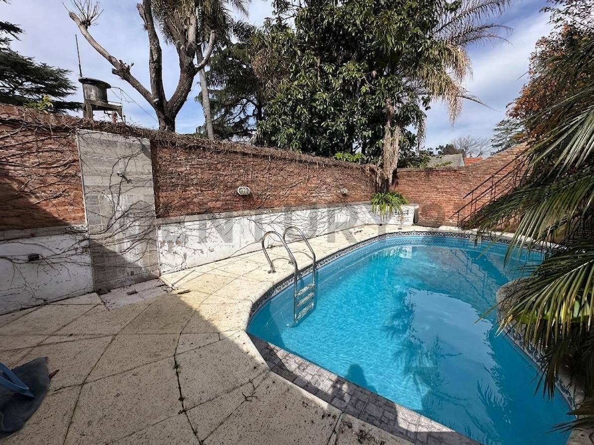 Excelente Chalet en Don Torcuato - Cuatro dormitorios - Quincho y Pileta — foto 1