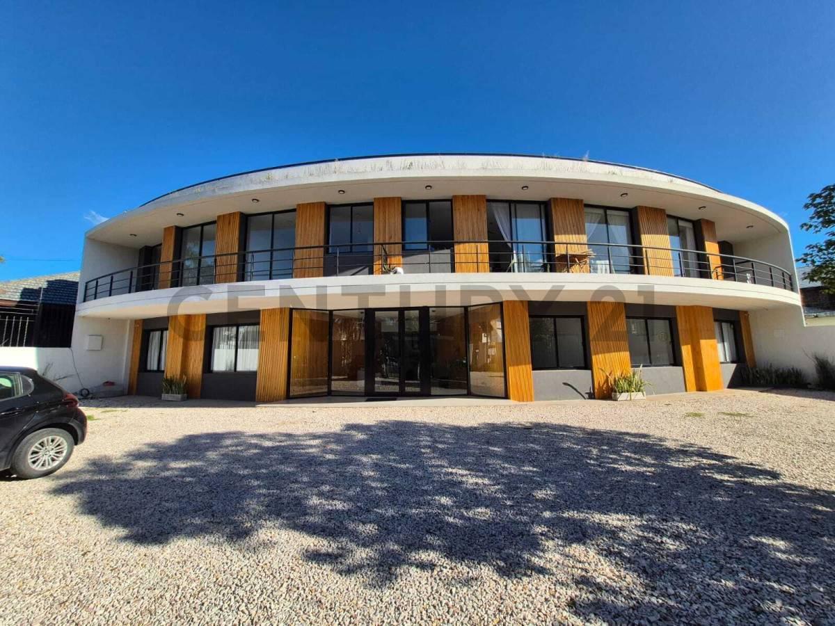 Exclusivo 2 ambientes con doble balcon, terraza propia con parrilla , cochera. Edificio de estilo en — foto 1