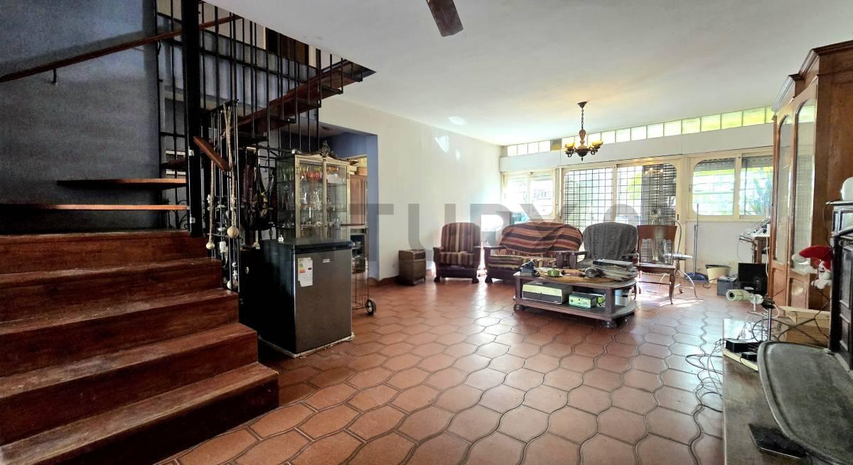 VENTA CASA 6 AMBIENTES EN ALMAGRO CON COCHERA, OFICINA, JARDIN, PILETA, QUINCHO Y BALCÓN — foto 1