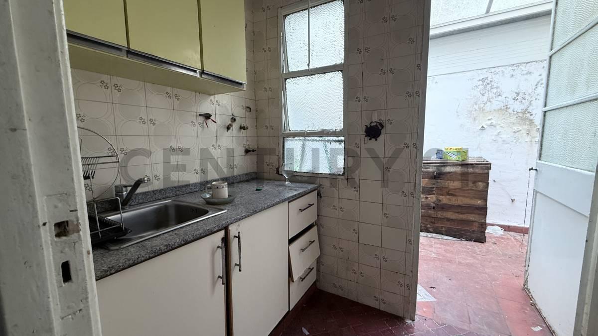 VENTA PH 3 AMBIENTES EN PLANTA BAJA CON DOS PATIOS A REFACCIONAR EN VILLA URQUIZA — foto 1