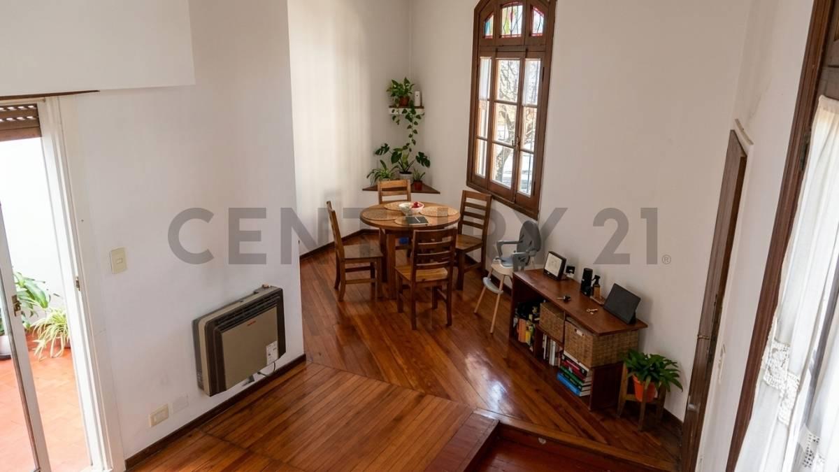 VENTA CASA 4 AMBIENTES EN ESQUINA ESTILO INGLÉS RENOVADA A NUEVO EN PARQUE AVELLANEDA — foto 1
