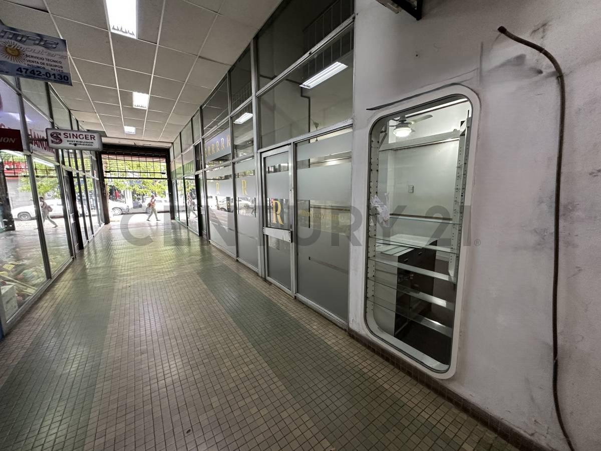 Venta Local en San Isidro a 1 cuadra de Peatonal y Estacion de Tren Mitre — foto 1