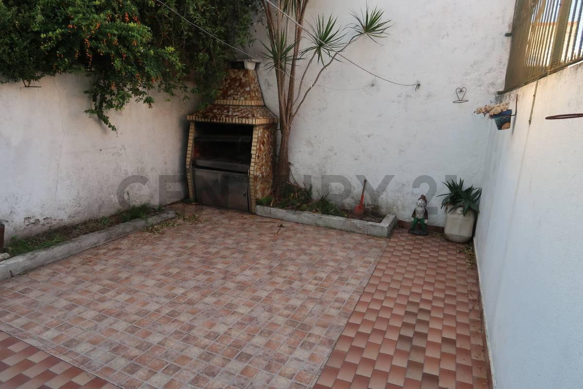 TRIPLEX 3 AMBIENTES con Garage y Patio EN VENTA - SAN ANDRÉS, San Martín — foto 1