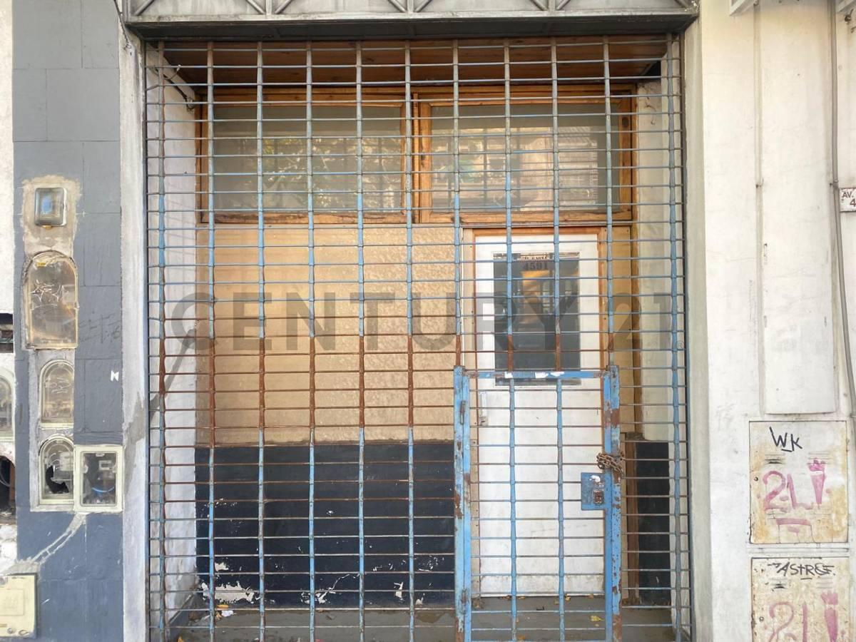 Venta local sobre Av. Gaona (Floresta) — foto 1
