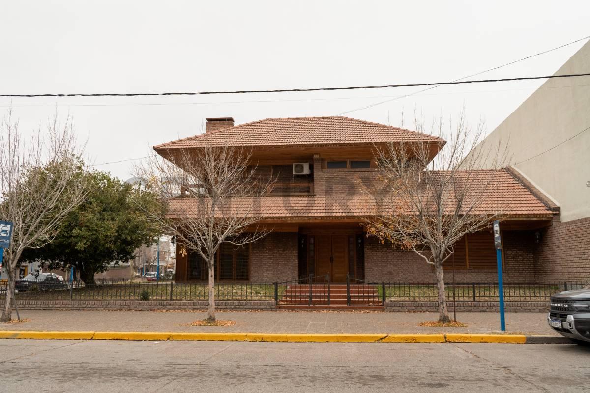 Casa Centrica en Venta General Roca — foto 1