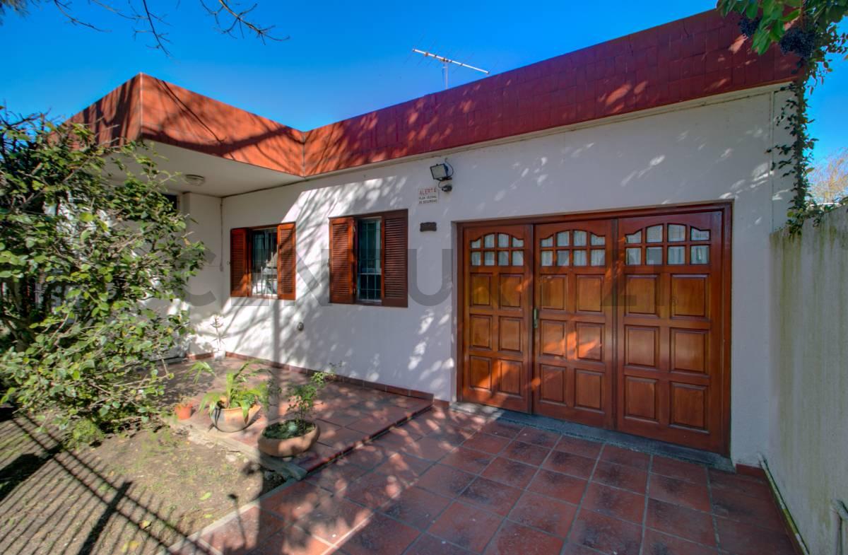 Casa en venta 3 ambientes en Manuel B. Gonnet La Plata — foto 1
