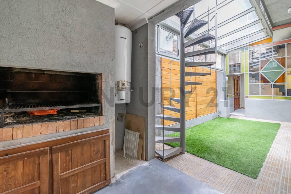 Venta PH de 2 Dormitorios con Escritorio Terraza y Patio Cubierto en Caballito — foto 1