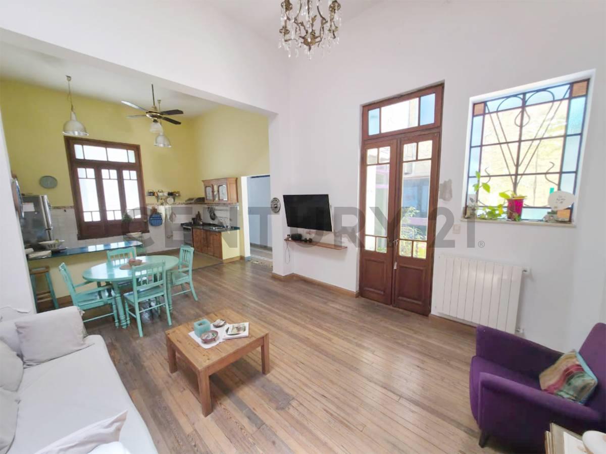 VENTA CASA SOBRE LOTE PROPIO DE CINCO AMBIENTES EN COLEGIALES — foto 1