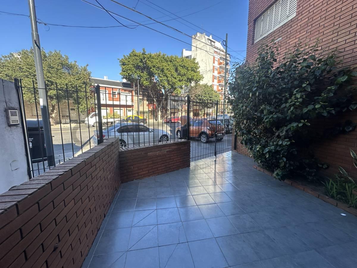 PH de 4 ambientes con cochera, patio y oficina — foto 1