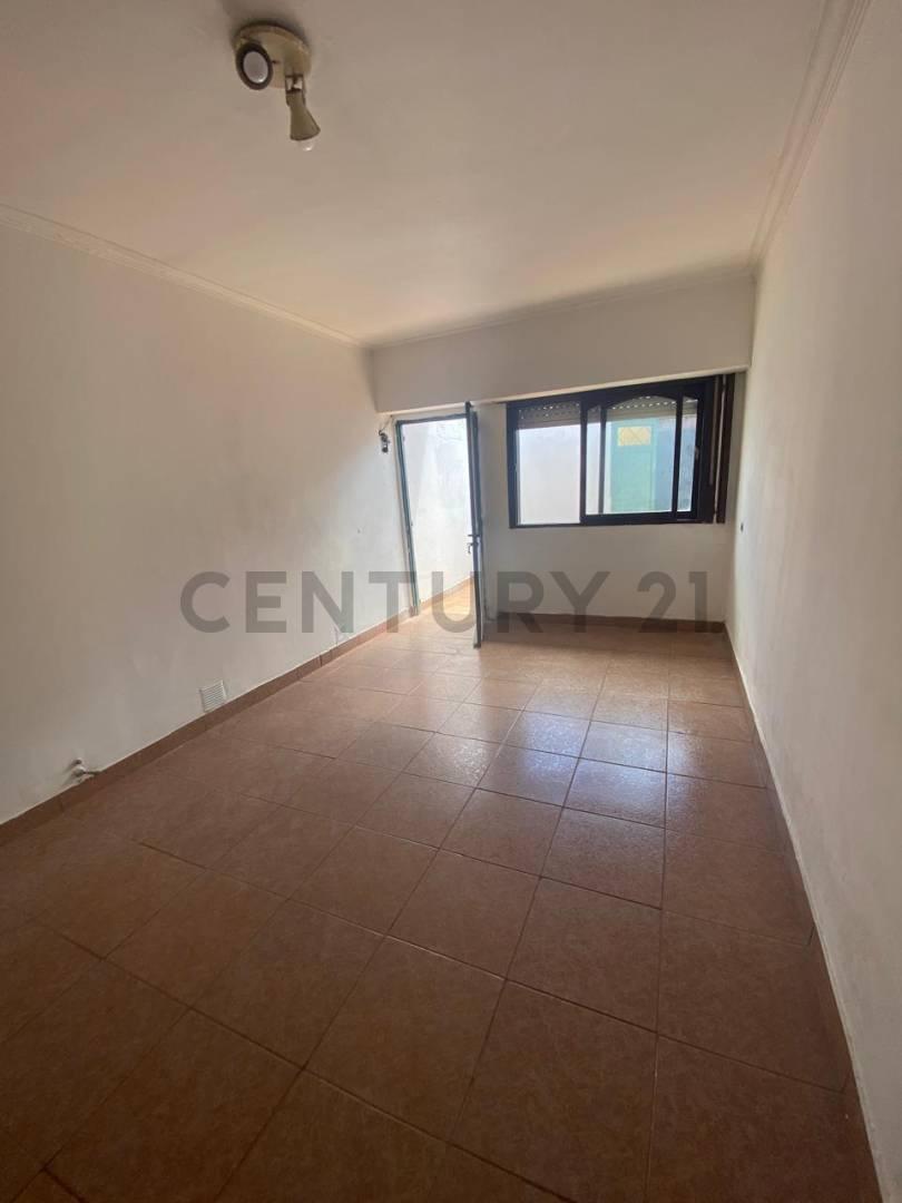 DEPARTAMENTO PH EN ALQUILER LOS HORNOS — foto 1