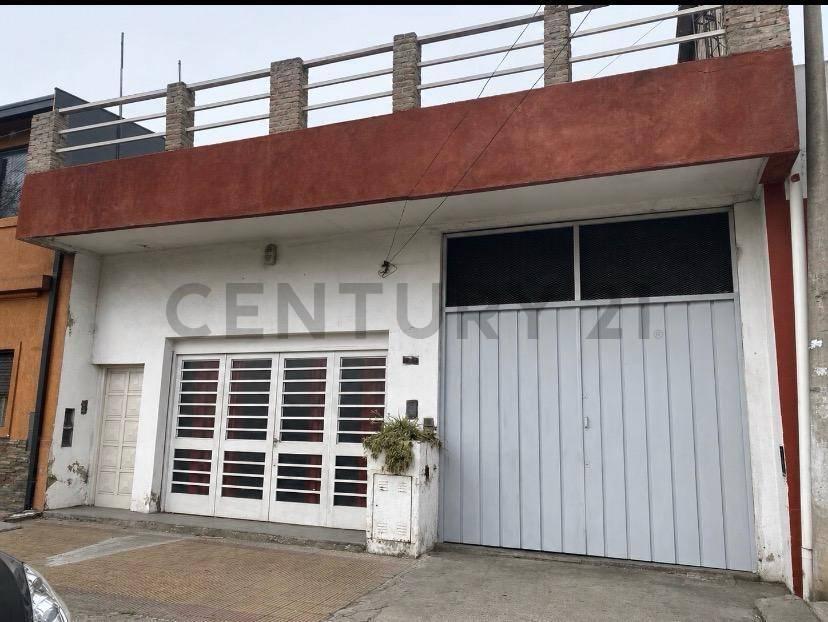 Venta en Bloque. Local/ Departamento Garage amplio. Dúplex de 2 dormitorios — foto 1