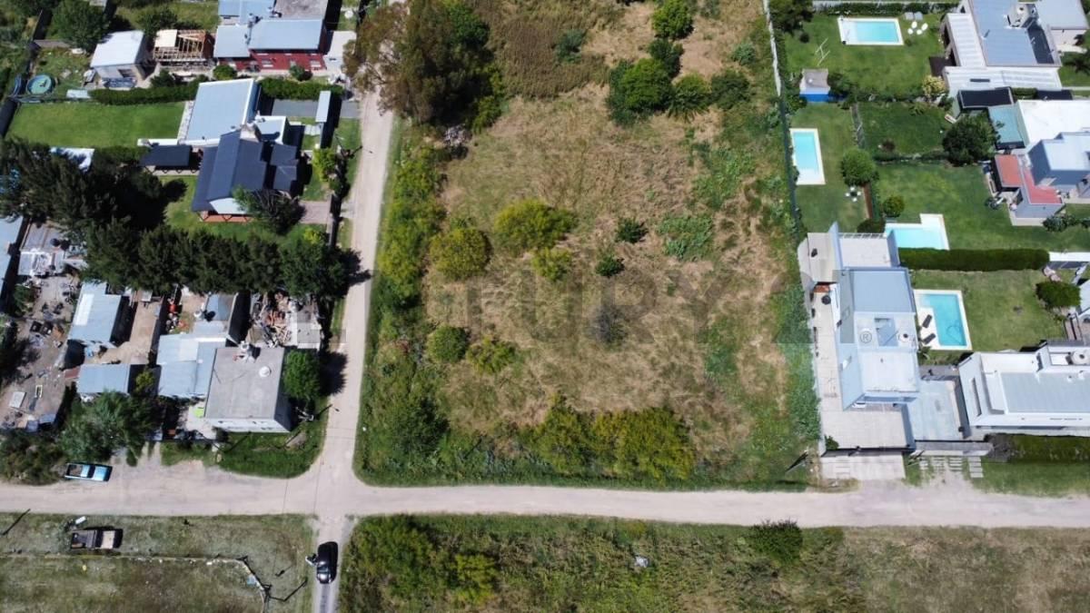Lote 2.500 m² en Villa Castells, Gonnet. — foto 1