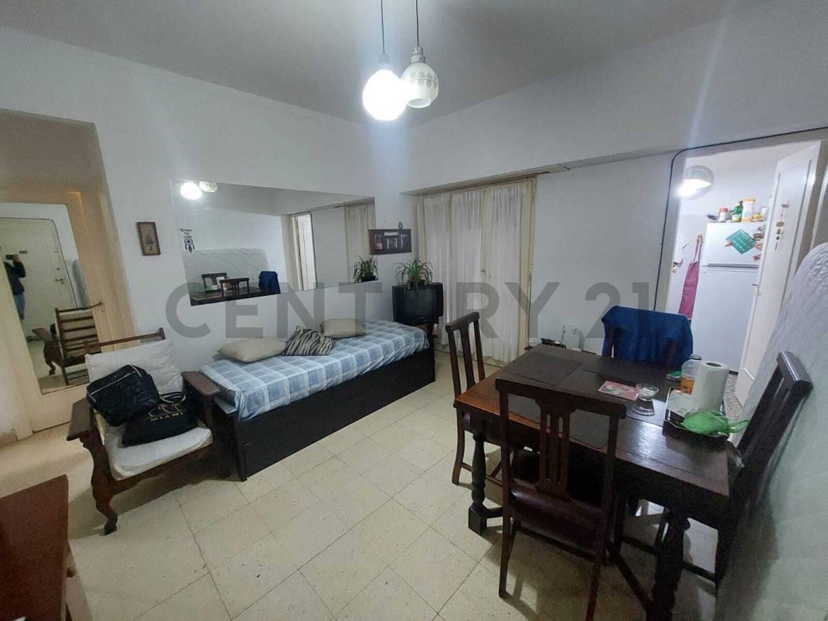 Venta departamento dos ambientes c/patio. Zona Centro — foto 1