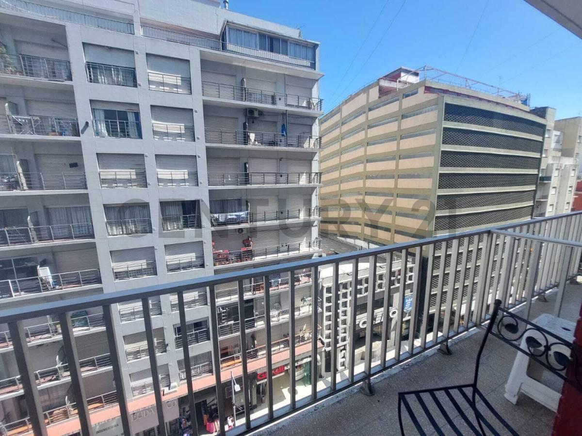 Venta departamento 1 ambiente a la calle c/balcón saliente. Zona Centro — foto 1