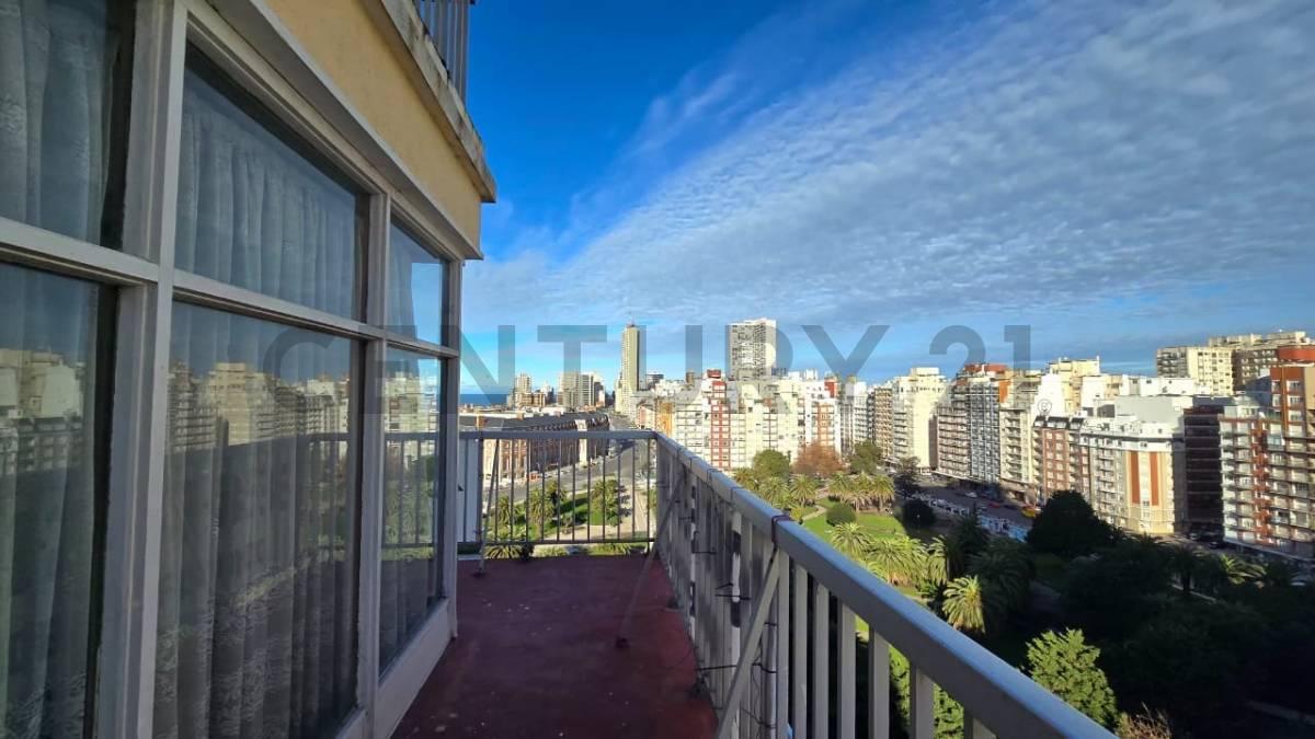 Exclusivo Semipiso de 4 Ambientes al Frente con Balcón - Zona Plaza Colón — foto 1