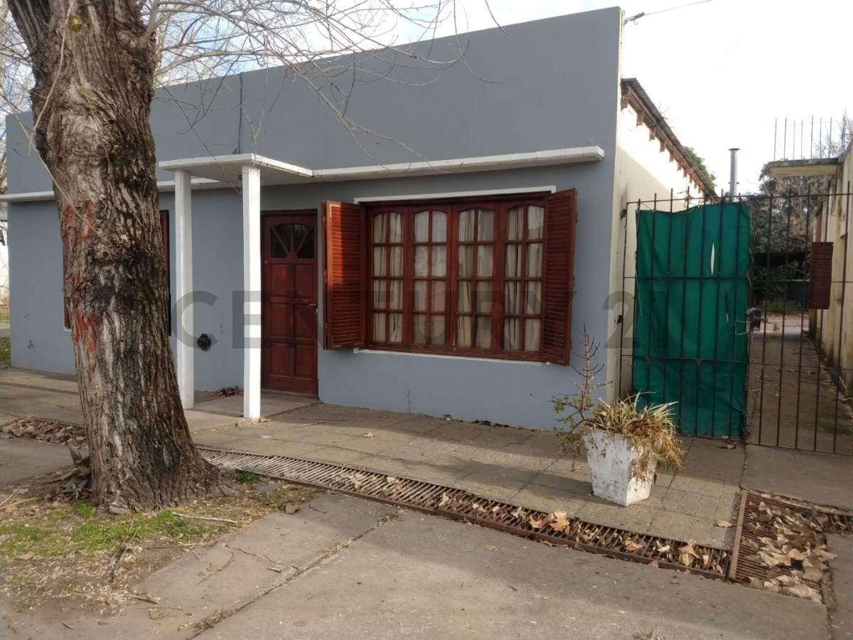 Casa de 3 ambientes y 4 habitaciones con baño privado sobre Ruta 2 ID 47309 — foto 1