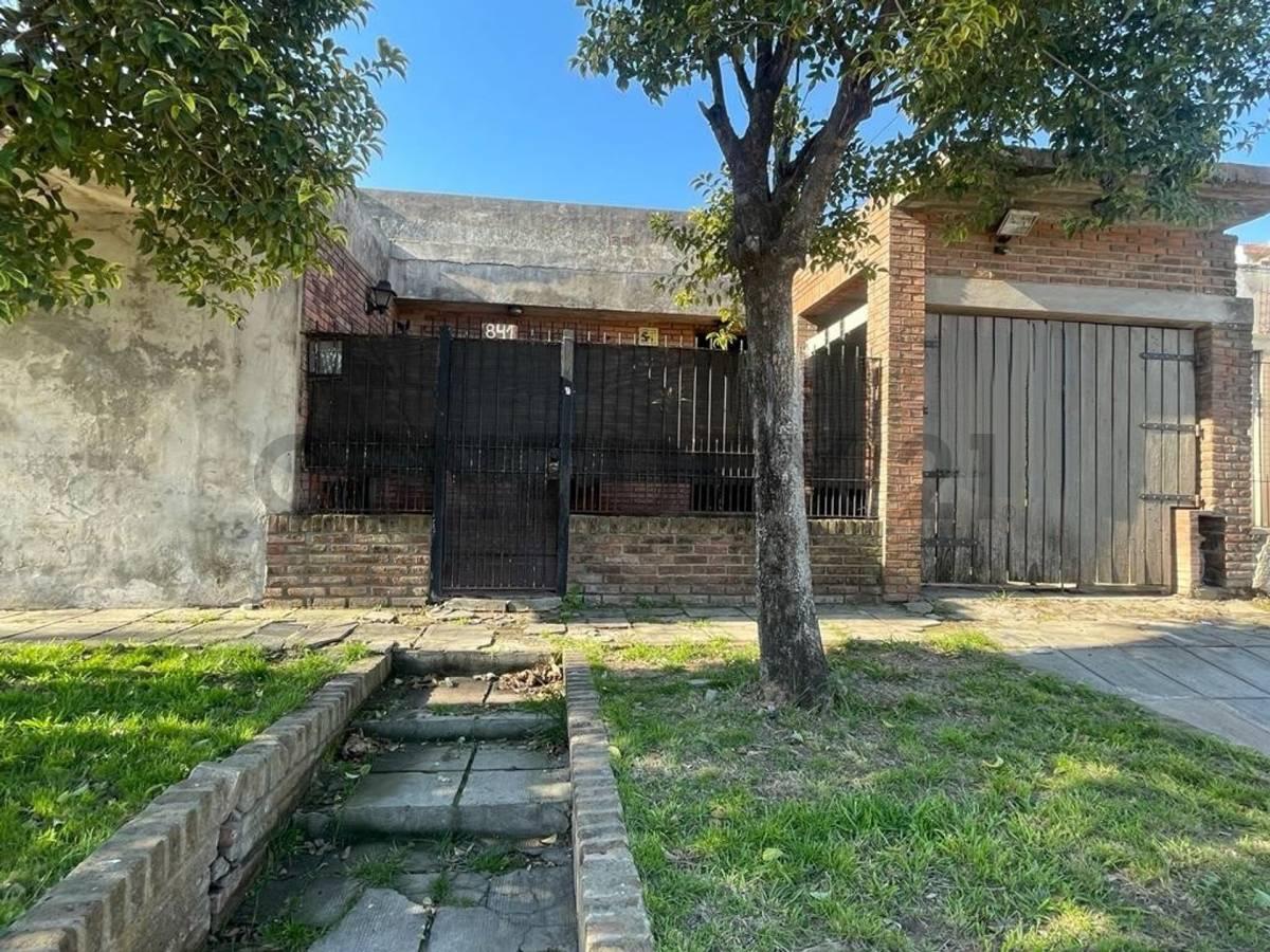 VENTA CASA 4 AMB. EL TALAR CON PILETA Y COCHERA — foto 1
