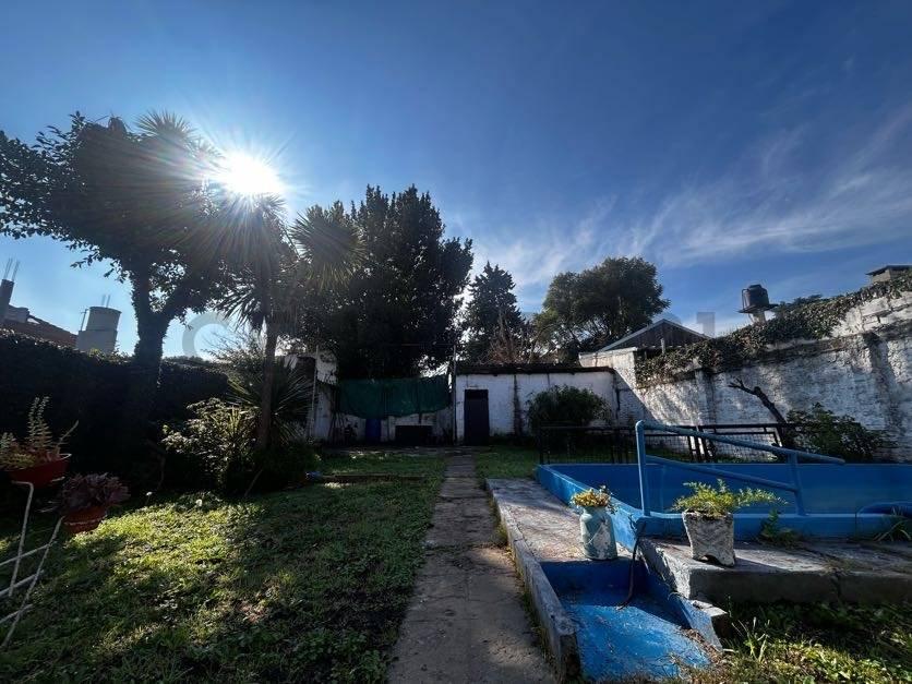 CASA EN VENTA DE 4 AMBIENTES CON JARDÍN EN BELLA VISTA — foto 1