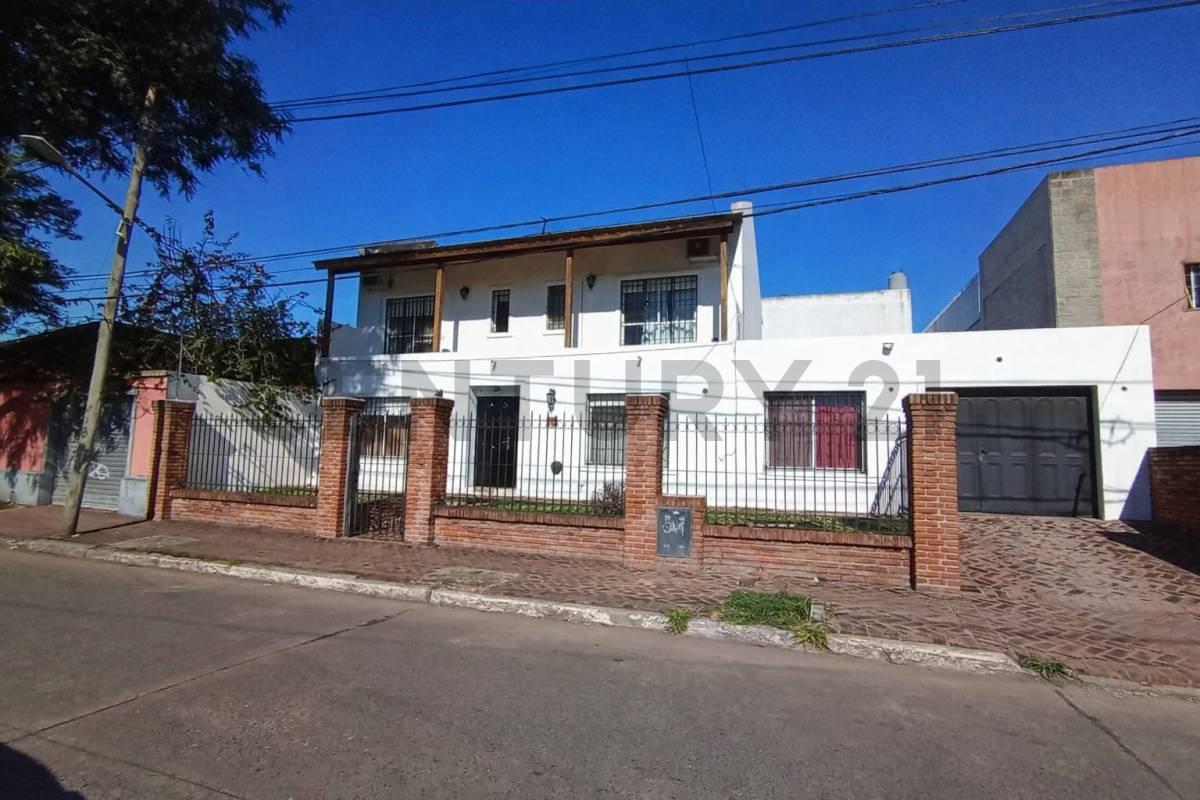 VENTA CASA 5 AMBIENTES CON PILETA, PARQUE Y GARAJE EN PILAR CENTRO - FINANCIACION — foto 1
