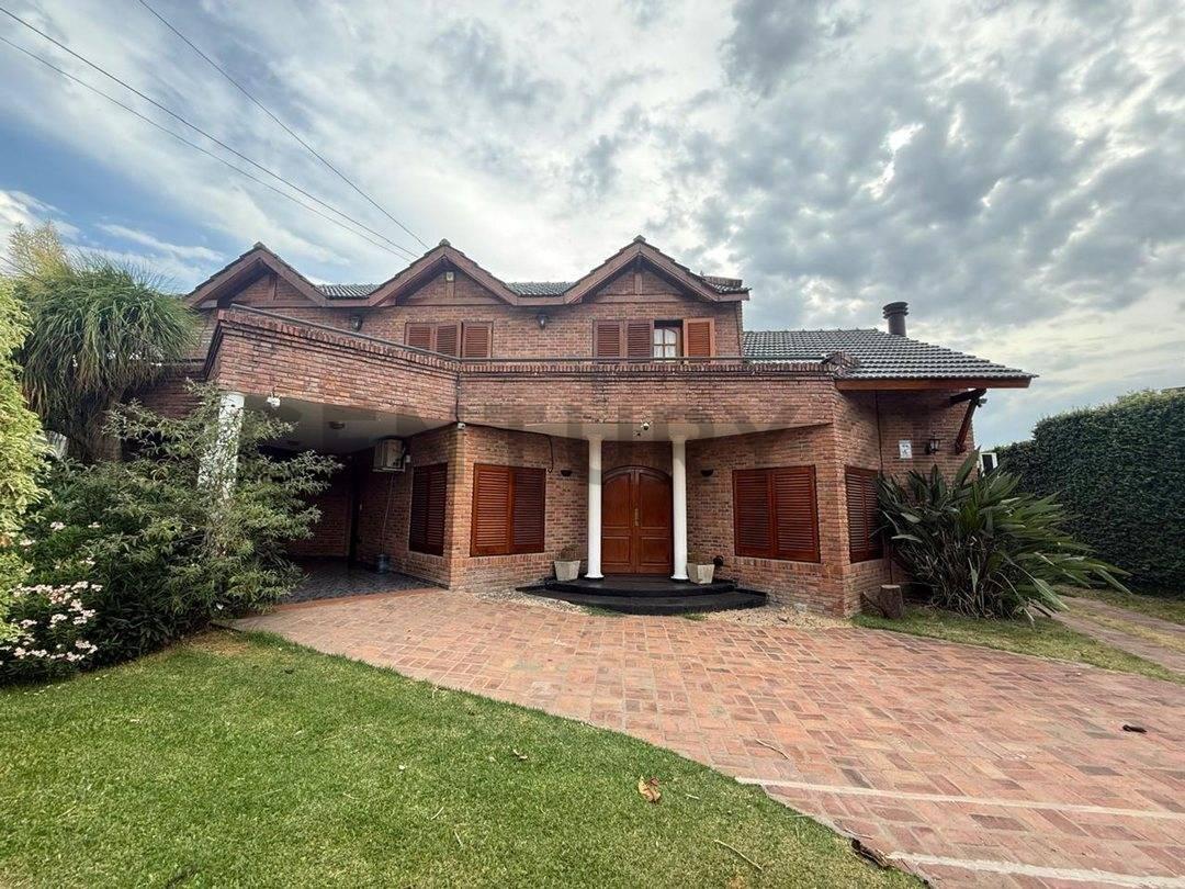 Casa 5 ambientes en Pilar Centro | Lote 1.013 m² | Pileta, quincho y 4 dormitorios | A pasos de todo — foto 1