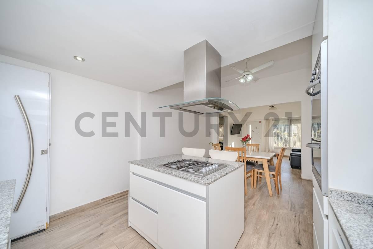 VENTA CASA 3 AMBIENTES CON PARQUE EXCELENTE ESTADO EN HAEDO MORON APTO CREDITO — foto 1