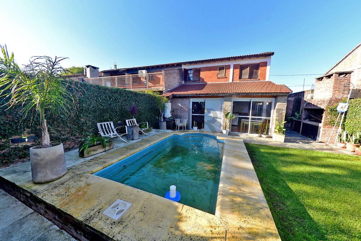 VENTA CASA 5 AMBIENTES CON PILETA, QUINCHO Y JARDÍN EN HURLINGHAM — foto 1