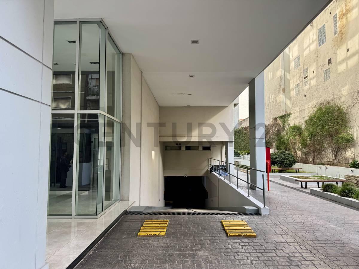 COCHERA FIJA CON BAULERA EN VENTA | MONSERRAT ZONA UADE — foto 1