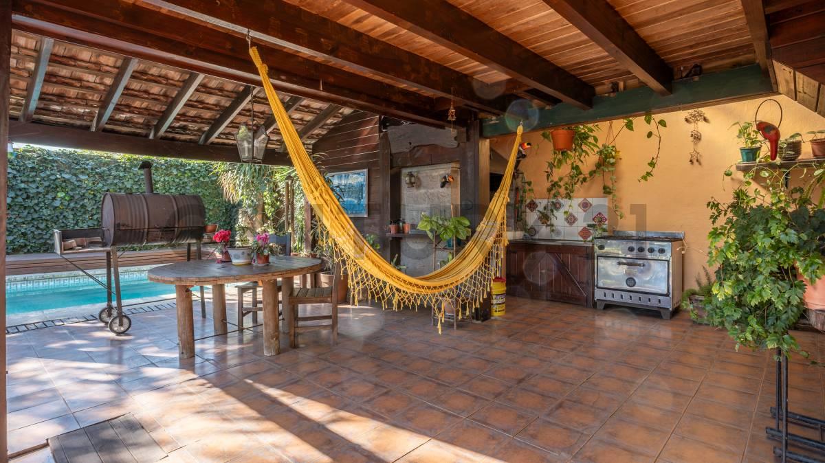 VENTA CASA 4 AMBIENTES CON PILETA Y JARDIN EN PABLO NOGUES — foto 1