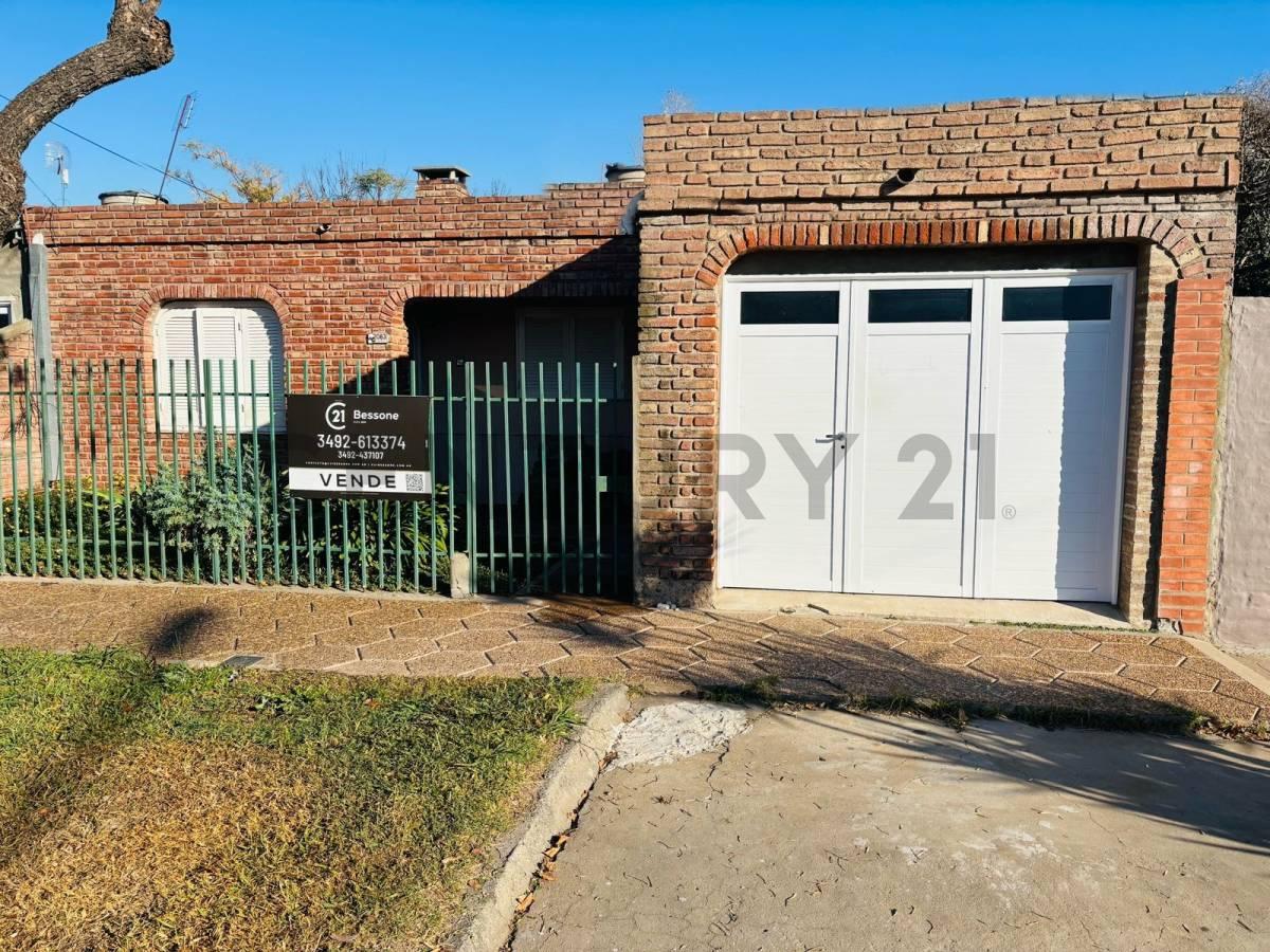En Venta: Hermosa Casa Familiar de 3 Dormitorios con Hogar, Garage y Pileta en Humboldt — foto 1
