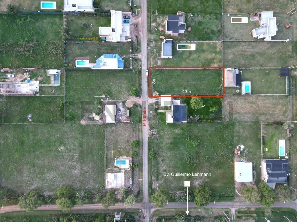 Lote en venta en Roca — foto 1