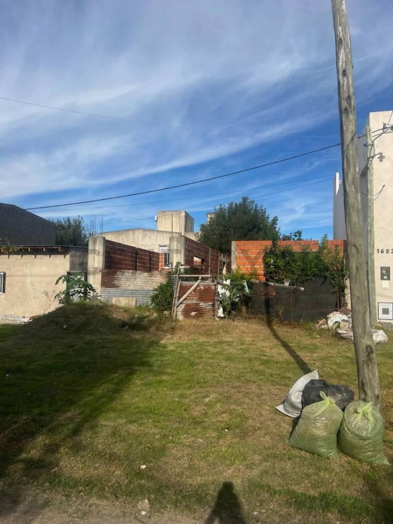 Lote con construcción en Altos de San Lorenzo — foto 1
