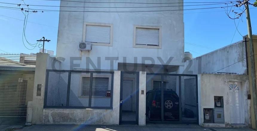 PH EN VENTA 2 DORMOITORIOS Y PATIO EN LA PLATA — foto 1