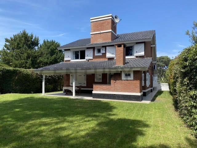 CASA EN VENTA VALERIA DEL MAR A 50 MTROS DE CARILO Y 150 DEL MAR — foto 1