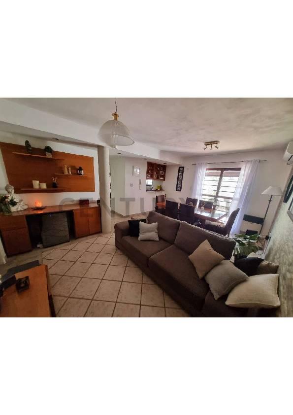 Departamento en PB en venta, 2 dormitorios, patio, cochera — foto 1