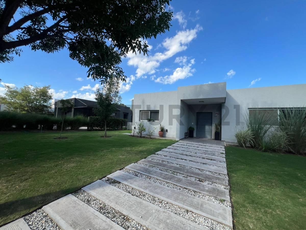 CASA EN VENTA EN CAÑUELAS COUTRY GOLF — foto 1
