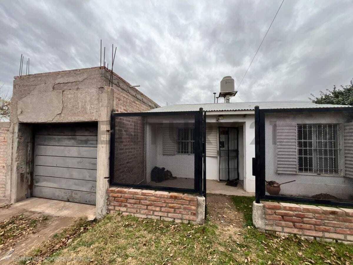 Venta Casa 2 Dormitorios y Amplia Cochera — foto 1