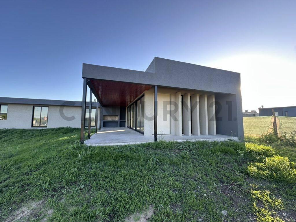 LA MEJOR CASA DE PUERTO DEL ÁGUILA, MIRÁ EL VIDEO. 240M2 CUBIERTOS — foto 1