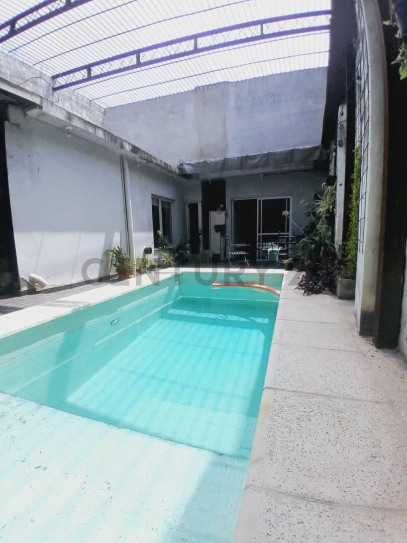 VENTA CASA 3 DORMITORIOS CON PILETA Y COCHERA — foto 1