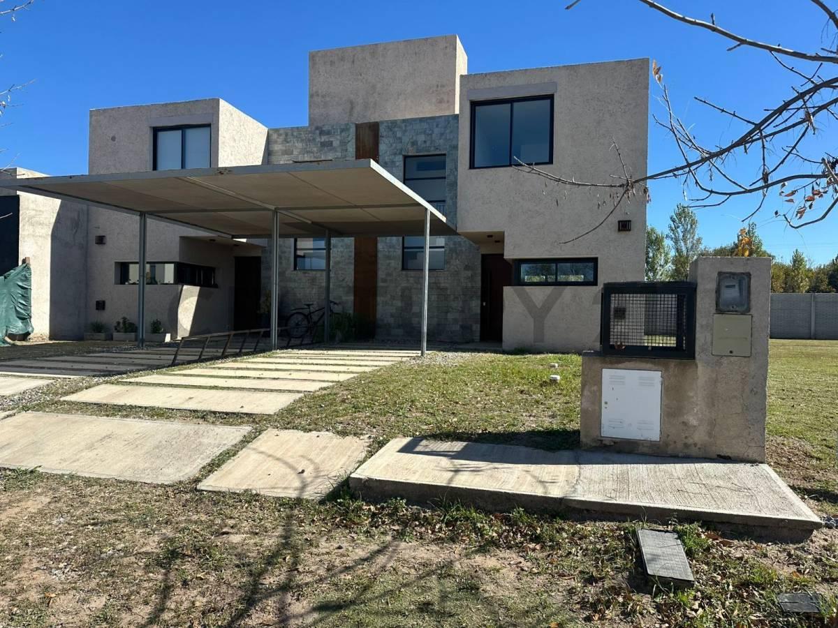 DUPLEX PREMIUM 3 DORMITORIOS EN DISTRITO SUR — foto 1