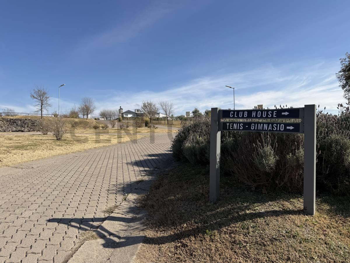 EXCELENTE LOTE COUNTRY ALTOS DEL CORRAL LOS REARTES CORDOBA — foto 1