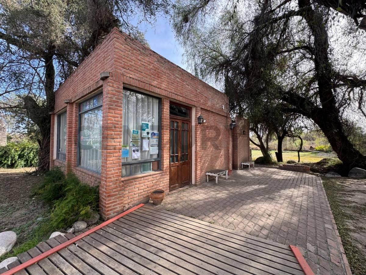Local Comercial con Gran Lote de 1.245 m² en Venta – Las Tapias, Traslasierra — foto 1