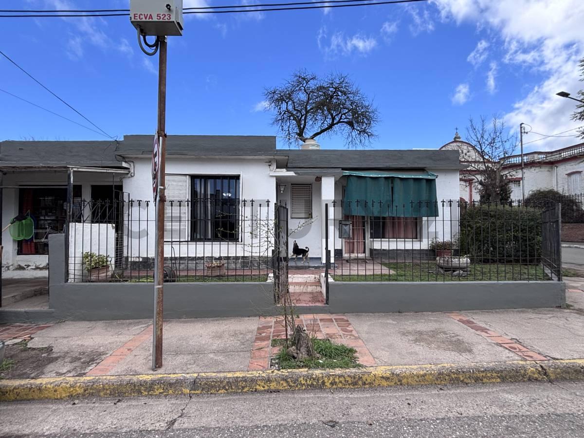 CASA + 2 DEPARTAMENTOS + LOCAL | EXCELENTE UBICACIÓN | IDEAL INVERSIÓN — foto 1