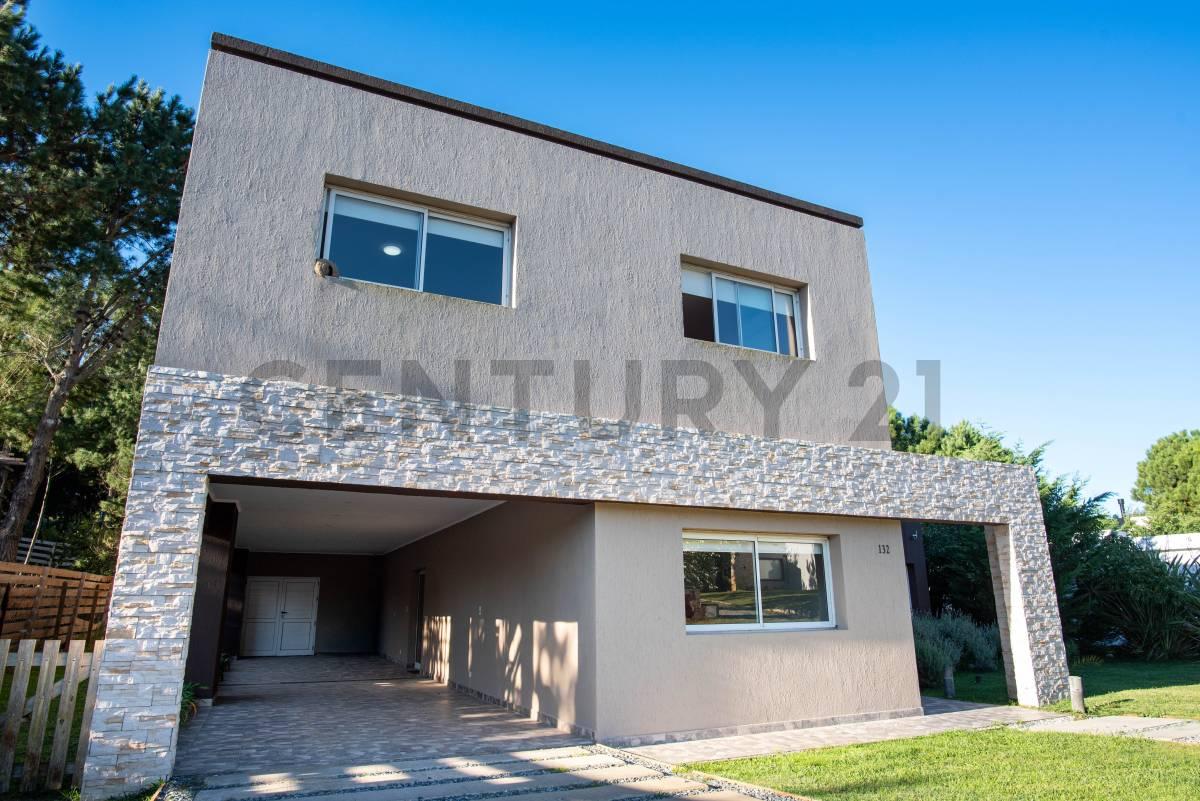 Casa con pileta climatizada en venta 6 ambientes Barrio Ecuestre Costa Esmeralda — foto 1