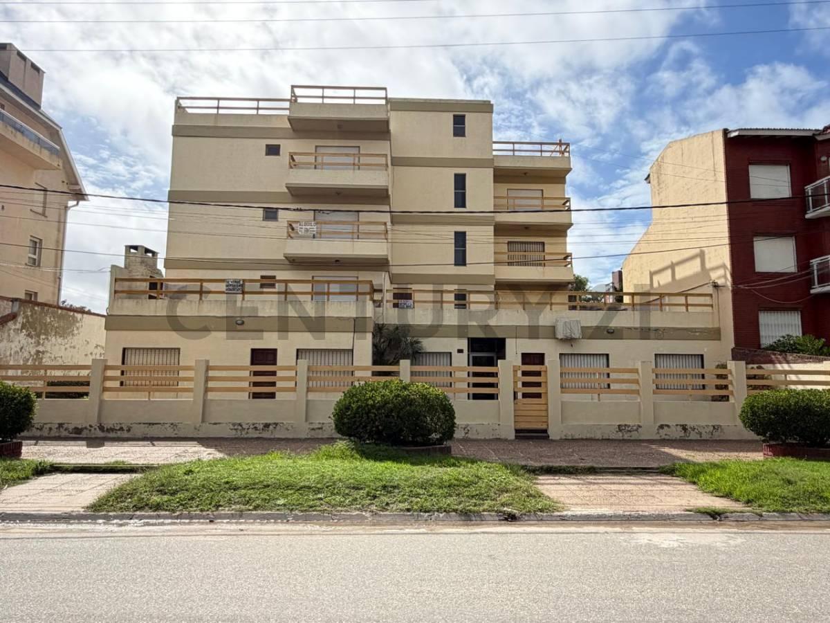 Venta de departamento 3 ambientes en Villa Gesell con cochera cubierta — foto 1