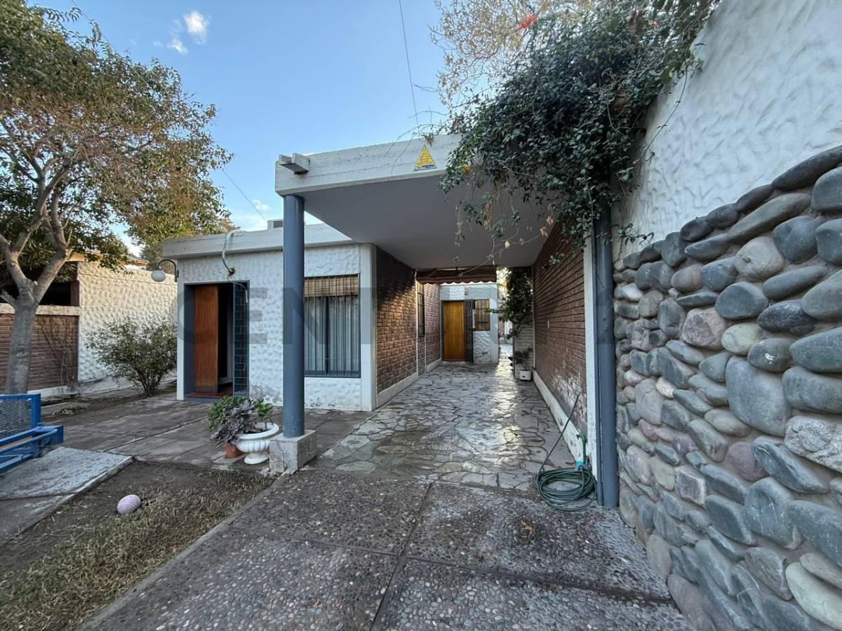 CASA + DEPARTAMENTO EN BARRIO DEL BONO | EXCELENTE UBICACIÓN Y POTENCIAL COMERCIAL — foto 1