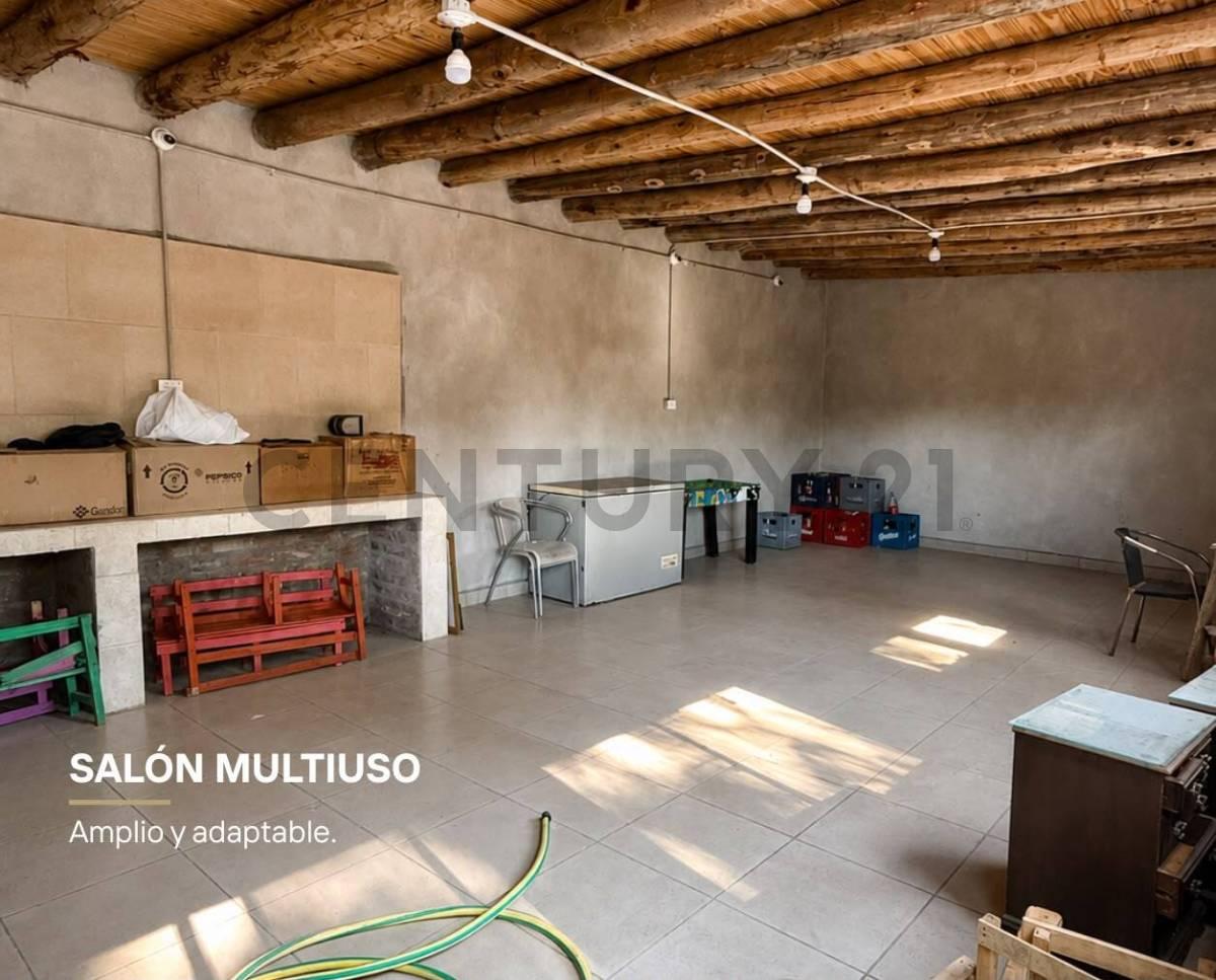 Salón comercial en Albardón, frente a Paseo La Laja — foto 1