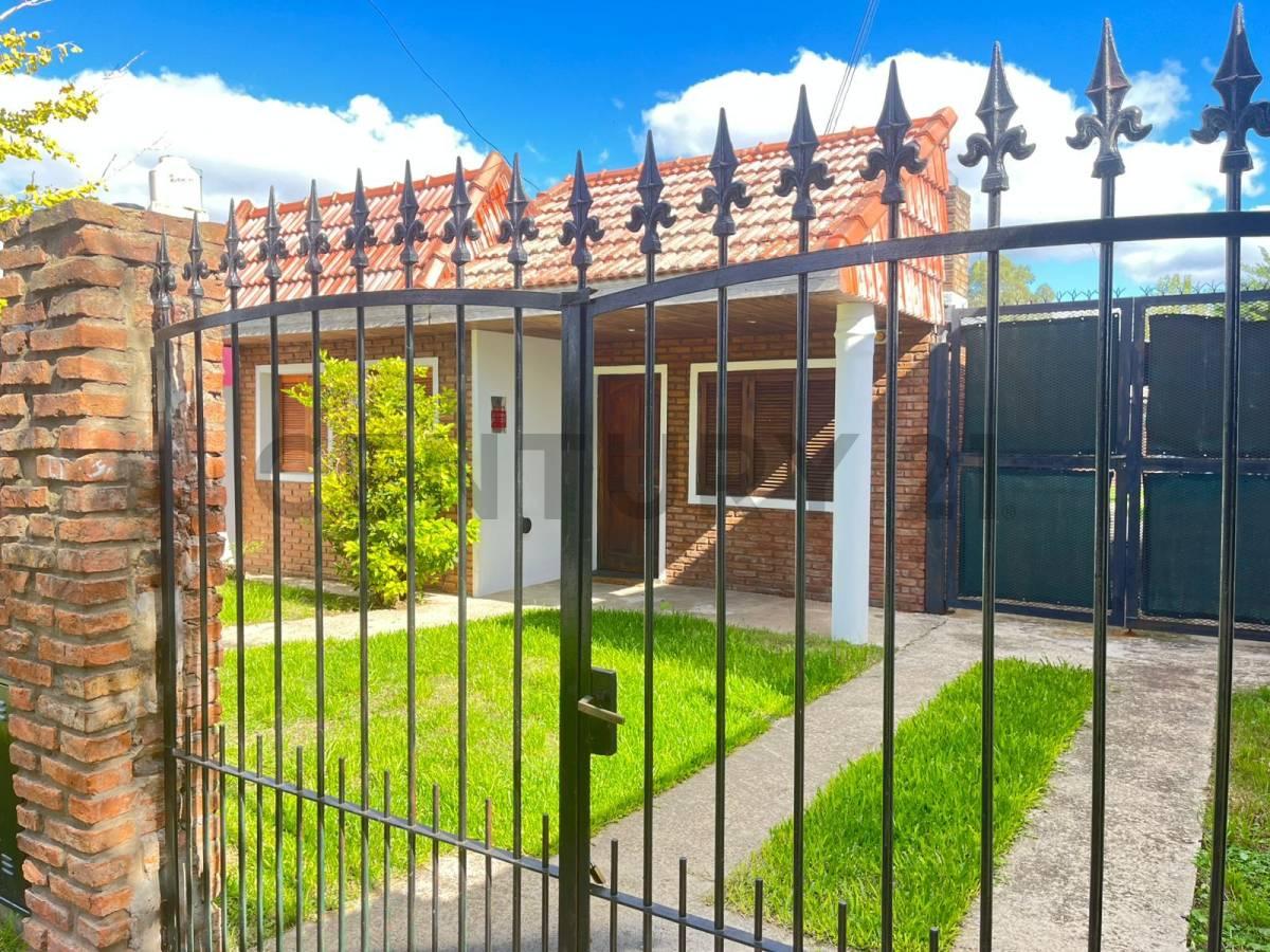 CASA EN VENTA 3 DORMITORIOS, APTA BANCO EN HERNANDEZ, LA PLATA — foto 1