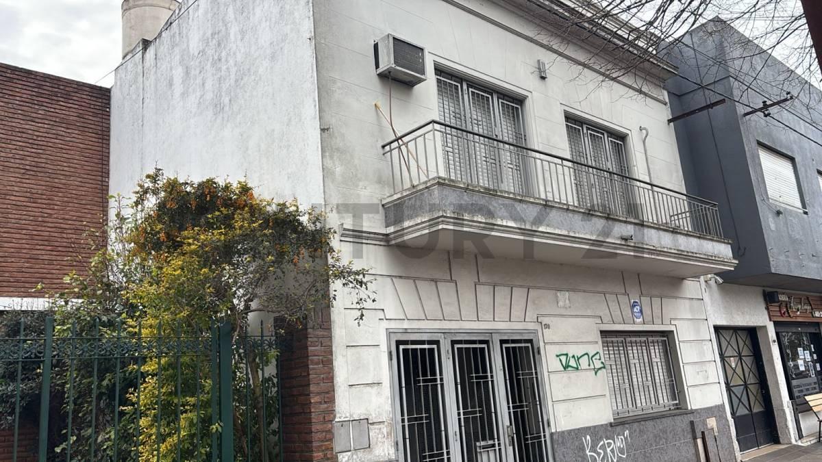Casa sobre lote propio de 300 m² con parque y pileta – 19 entre 35 y 36 — foto 1